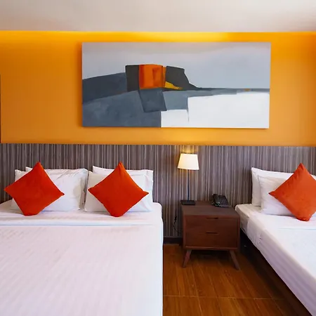 J โรงแรม 4*