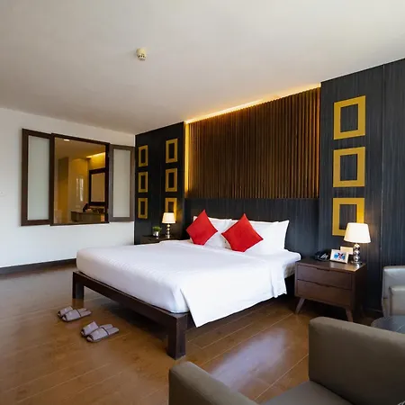 J โรงแรม 4*