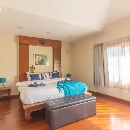 3Br Bali Style Privatepool Villa Near Main Road Large Pool Pattaya