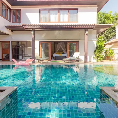 วิลล่า 3br Bali Style Privatepool Near Main Road Large Pool