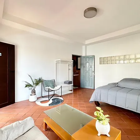 After-grad Poshtel