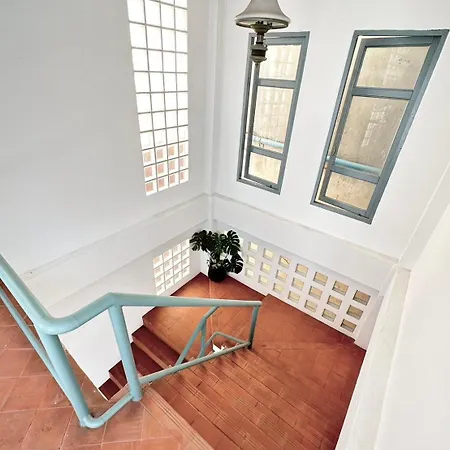 โรงแรม After-grad Poshtel