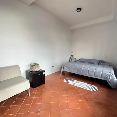 โรงแรม After-grad Poshtel *