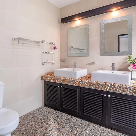Chang's Poolside Villa: Beachside Retreat In Ba Ti Ja