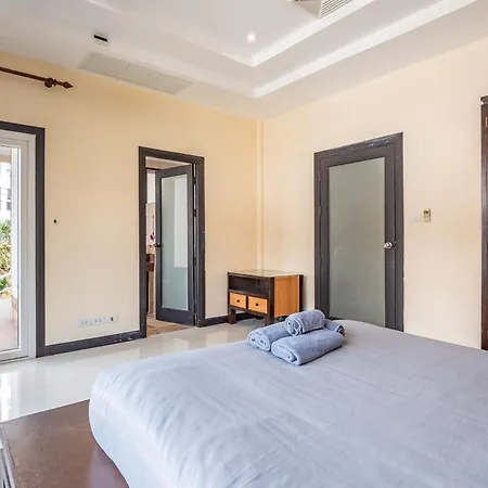 Chang's Poolside Villa: Beachside Retreat In Ba Ti Ja * Pattaya