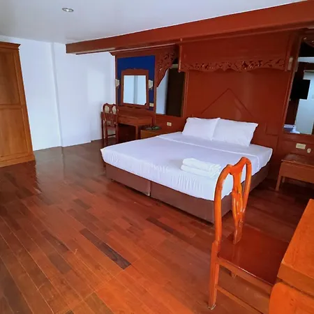 Highfive โรงแรม 2*