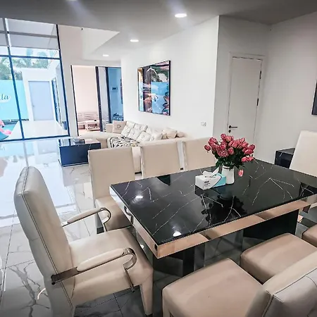 Palm Spring 精品四卧泳池别墅 Villa *