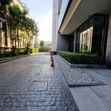 อพาร์ทเม้น The Base Location