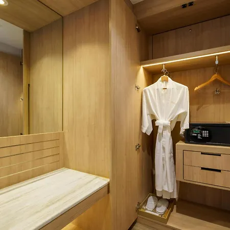 Courtyard By Marriott North 5*