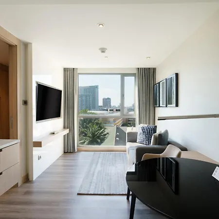 Courtyard By Marriott North Hotel