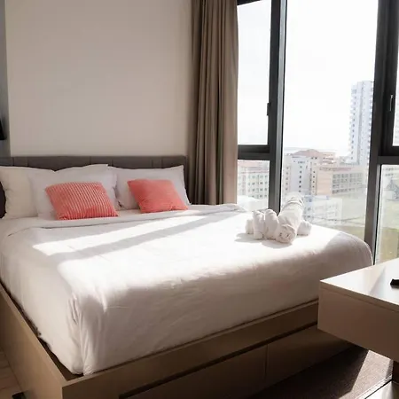 Edge Central 2 Bedroom Sea View *