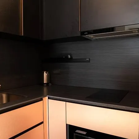 Edge Central 2 Bedroom Sea View Apartment *