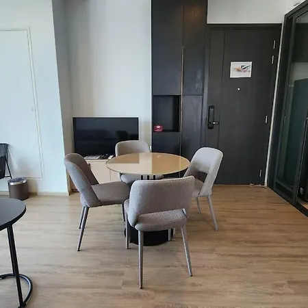Edge Central 2 Bedroom Sea View *