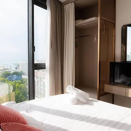 Apartment Edge Central 2 Bedroom Sea View