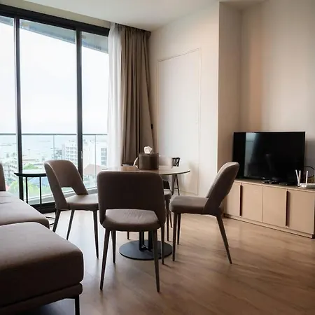 Edge Central 2 Bedroom Sea View * Pattaya