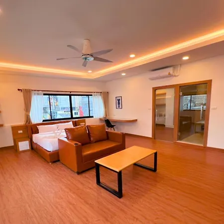Hotel The 3*