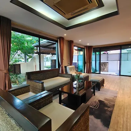 Villa Baan Natcha Pool Center *