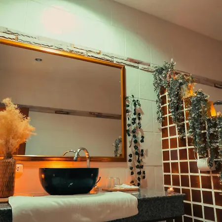 Raya Private Pool โรงแรม