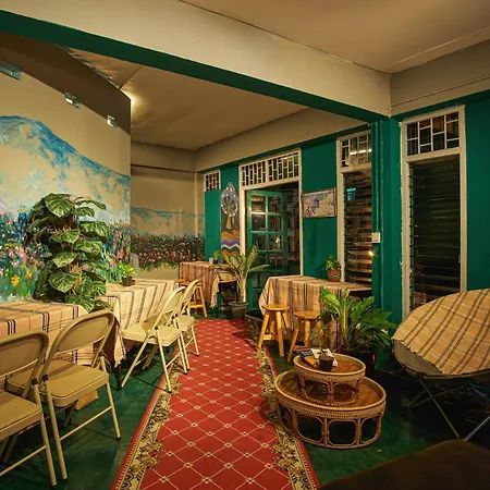 ที่พัก Happiness Community Wake & Bake - Rooftop Bar & Bistro