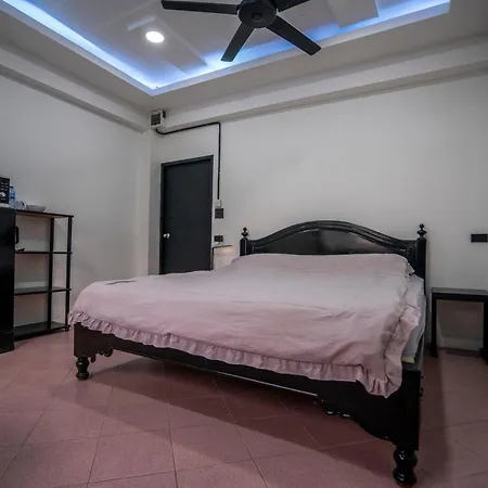 บ้านพัก Splash Bar And 3*