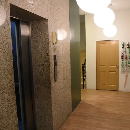 โรงแรม The Base 3*
