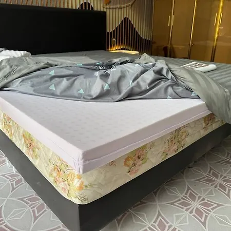 Apartment 高端观景公寓：室内如画，乳胶床枕，双条车直达各景点，机场巴士站一墙之隔 Pattaya