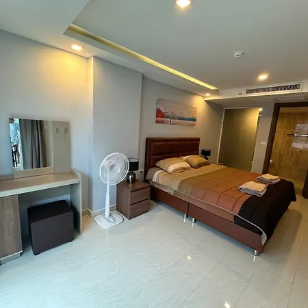 Large Deluxe Grand Avenue * Pattaya