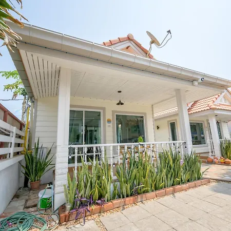 Halo Sea Koh Larn โรงแรม 3*
