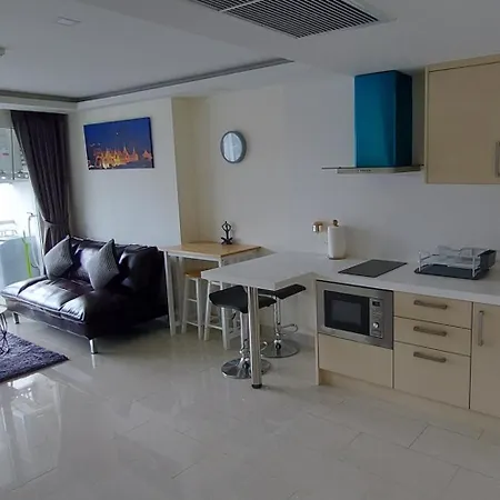 Grand Avenue - Pool-view Suite, 55sqm