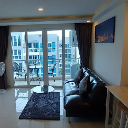 Grand Avenue - Pool-view Suite, 55sqm *