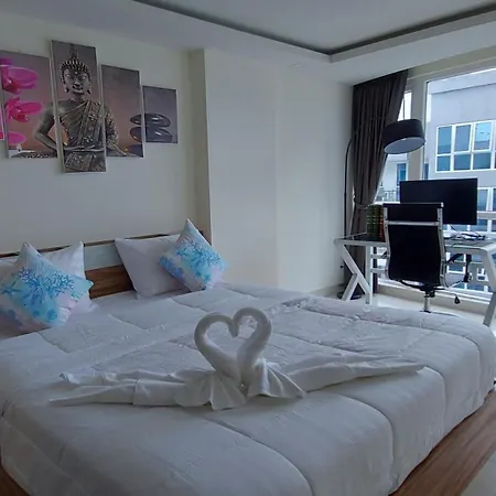 Grand Avenue - Pool-view Suite, 55sqm * Pattaya