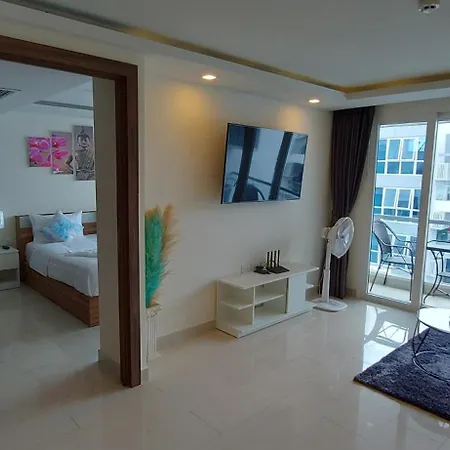 Grand Avenue - Pool-view Suite, 55sqm *