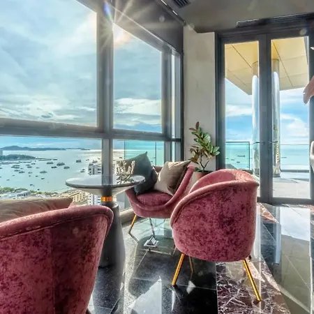 The Edge Seaview Apartment *
