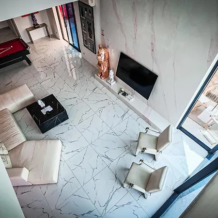 芭提雅市中心泳池别墅 Villa Pattaya