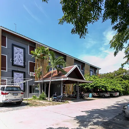 Deeden โรงแรม 3*