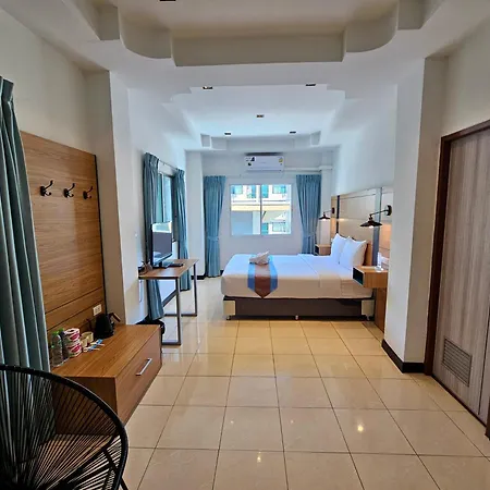 The Base โรงแรม
