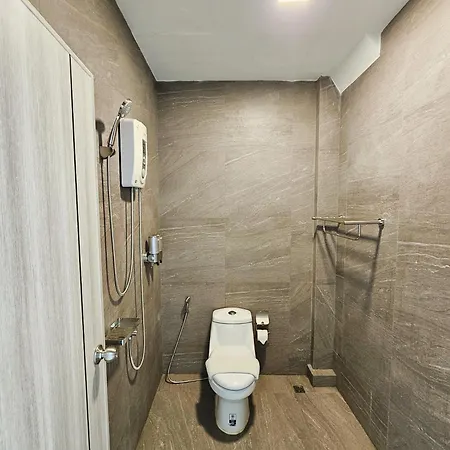 โรงแรม The Base
