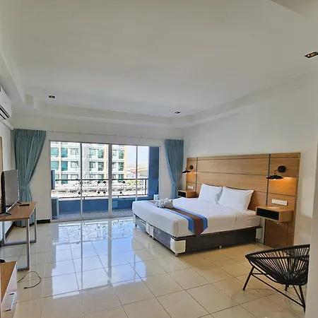 The Base โรงแรม