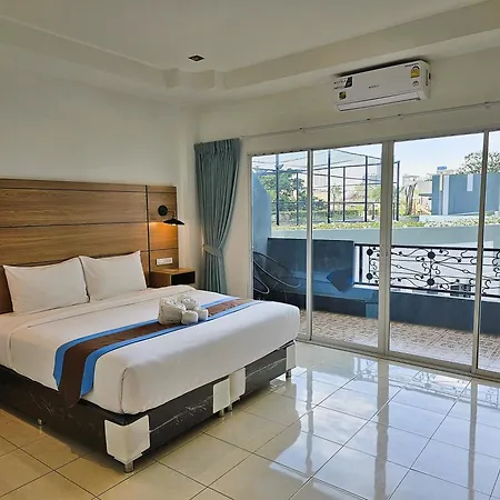 The Base โรงแรม Pattaya