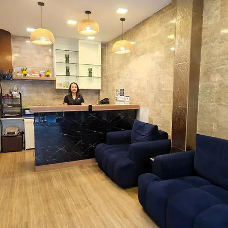 โรงแรม The Base 3*