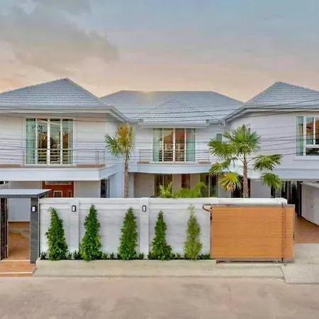 Tagvilla Lagoon Pool In 8 Bedroom Villa Pattaya