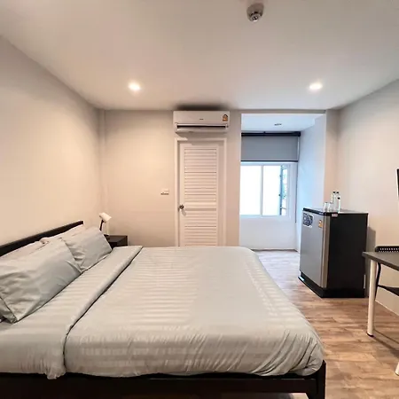 Aree House Poshtel Hotel 3*