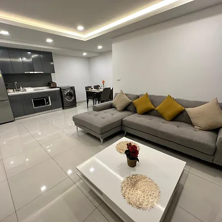 อพาร์ทเม้น Exclusive Arcadia - Amazing Pools & Gardens, Gym, Sauna, Waterfalls, Jacuzzi, Fast Internet