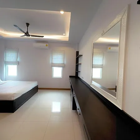 Rosewood Pool 6 Hotel 4*