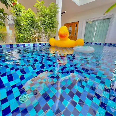 Rosewood Pool 6 Hotel