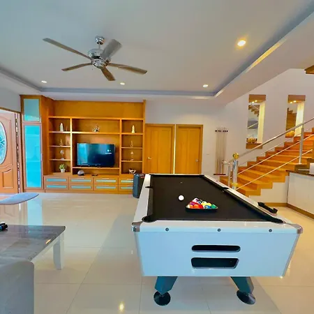 Rosewood Pool 6 Hotel 4*