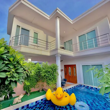 Rosewood Pool 6 Hotel