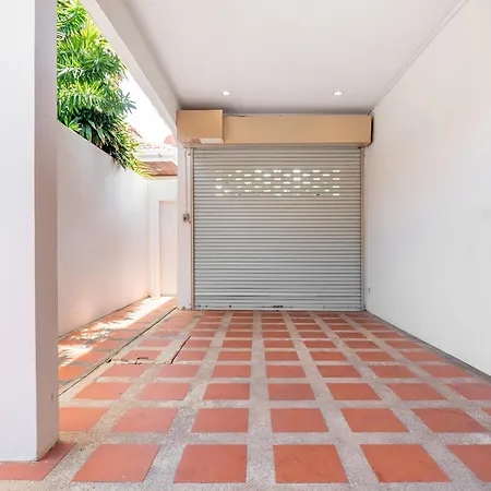 Villa 长住优惠-芭提雅市中心2卧泳池别墅，近网红悬崖餐厅sky Gallery步行街 Pattaya