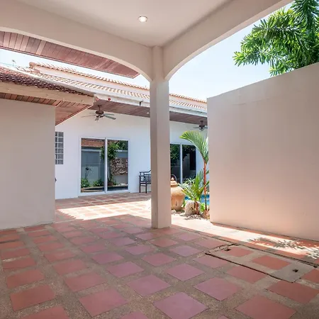 Villa 长住优惠-芭提雅市中心2卧泳池别墅，近网红悬崖餐厅sky Gallery步行街 Pattaya