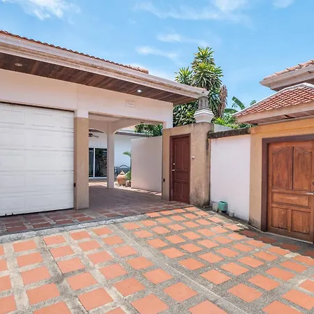 Villa 长住优惠-芭提雅市中心2卧泳池别墅，近网红悬崖餐厅sky Gallery步行街 *